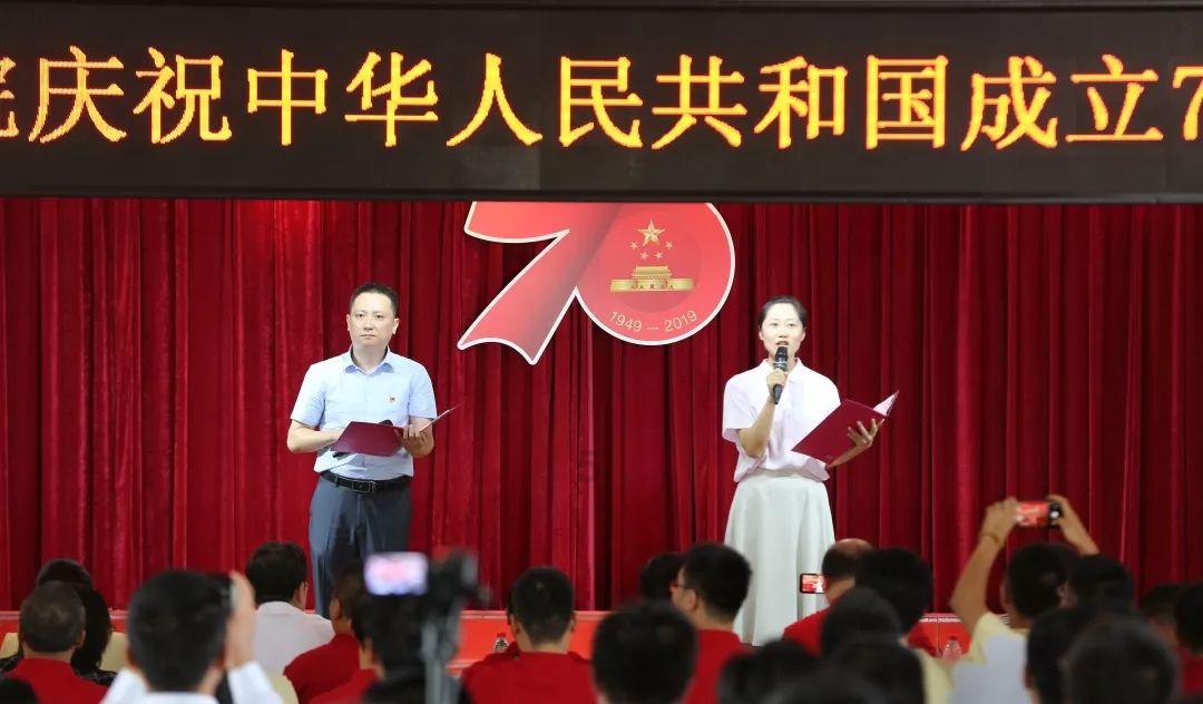 为什么挂倒车档镜子会抖动？游戏画面